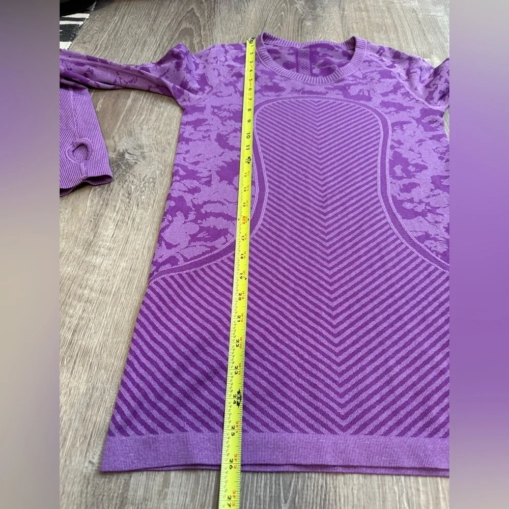 Lululemon Swiftly Tech Long Sleeve in Purple Camo Size 6